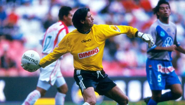 Nicolás Navarro en un partido de Necaxa