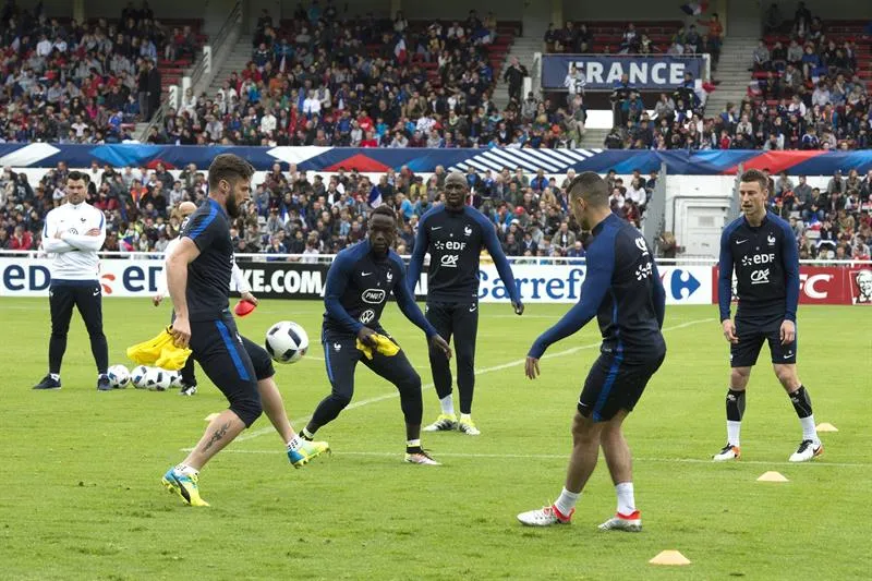 EFE Francia realiza práctica para juego de preparación para Euro 2016