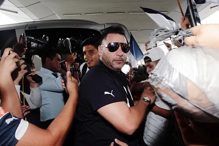 DANIEL GÁMEZ Mohamed es recibido por la afición de Rayados