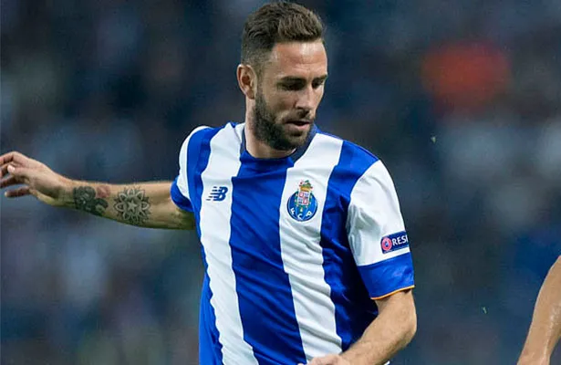 Layún en un partido con el Porto