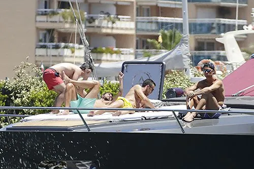 CR7, con sus amigos de vacaciones CR7, con sus amigos de vacaciones