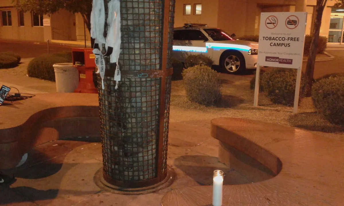 Tributo a Ali en las afueras del hospital