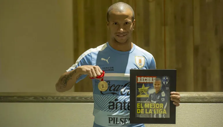 CÉSAR VICUÑA Carlos Sánchez fue elegido como el mejor jugador de la Liga MX