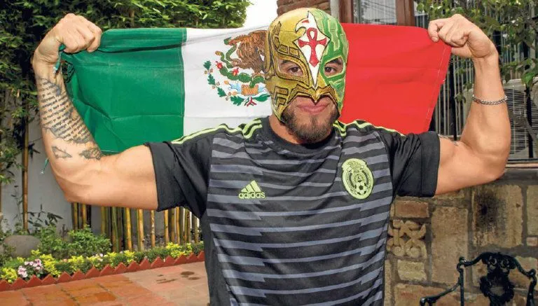 RICARDO FLORES Dragón Azteca orgulloso de ser un luchador mexicano