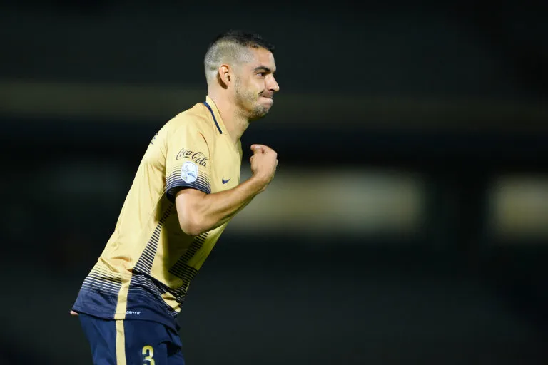 Gerardo Alcoba festeja una anotación