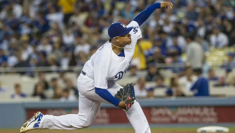 CÉSAR VICUÑA Urías, a punto de lanzar una curva