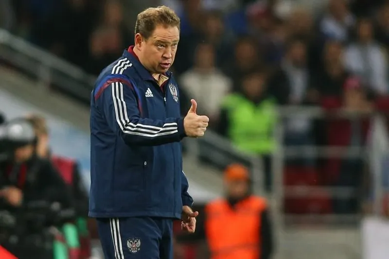 AP Slutsky dirige a Rusia en un partido