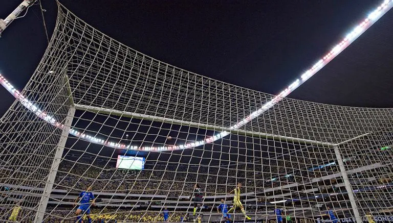 MEXSPORT América en un partido nocturno en el Azteca