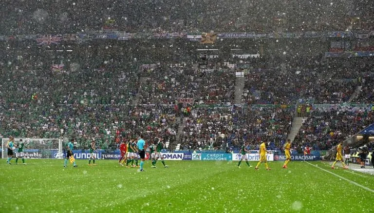 @UEFAEURO El granizo interrumpió el encuentro entre Irlanda del Norte y Ucrania