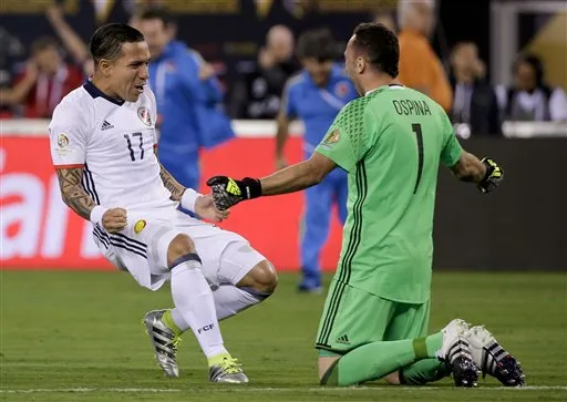 Ospina festeja tras el triunfo colombiano
