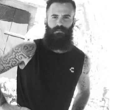 @MARCCROSAS Crosas viste de negro en entrenamiento