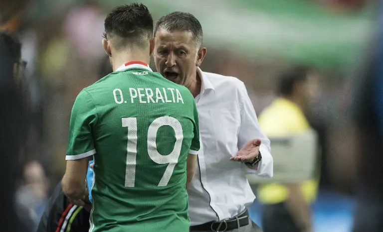 El DT nacional da indicaciones a Oribe