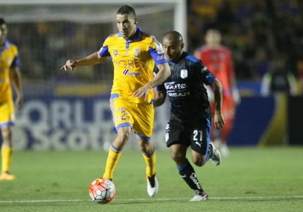 IMAGO7 Jesús Dueñas conduciendo el esférico