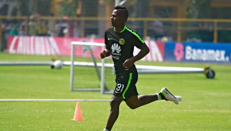 IMAGO7 Darwin Quintero hace calentamiento en entrenamiento