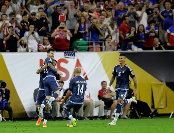 AP Messi feteja su gol frente a Estados Unidos