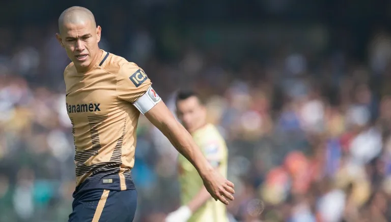 MEXSPORT Verón con los Pumas en partido con Pumas