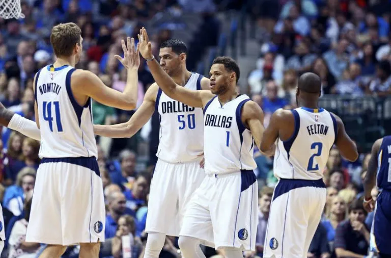 ESPECIAL Mavericks de Dallas en partido de NBA