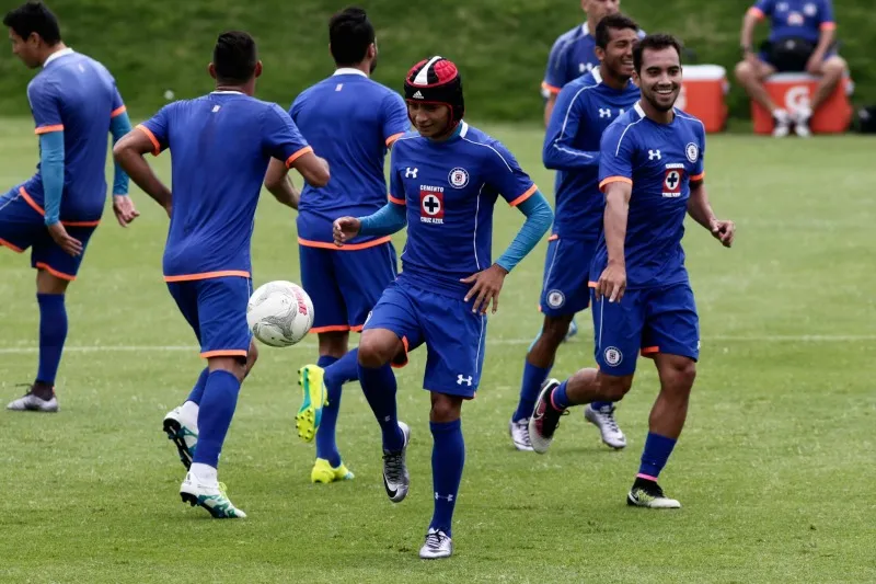 Los elementos de Cruz Azul en una práctica
