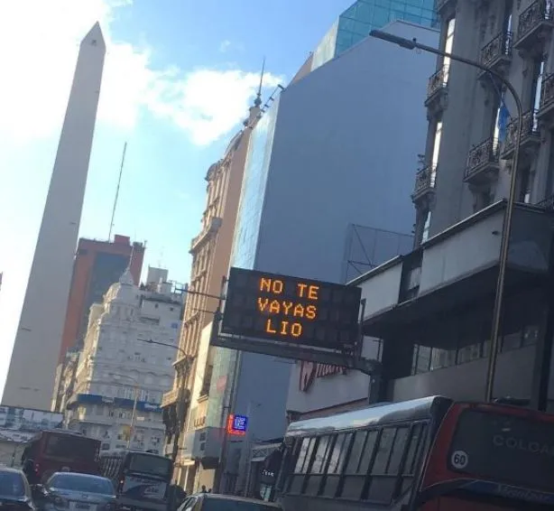 ESPECIAL En las señales de tránsito también se pudo leer la oración