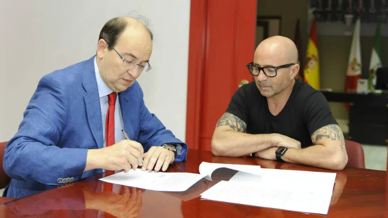 SEVILLA FC Sampaoli se alista para firmar contrato