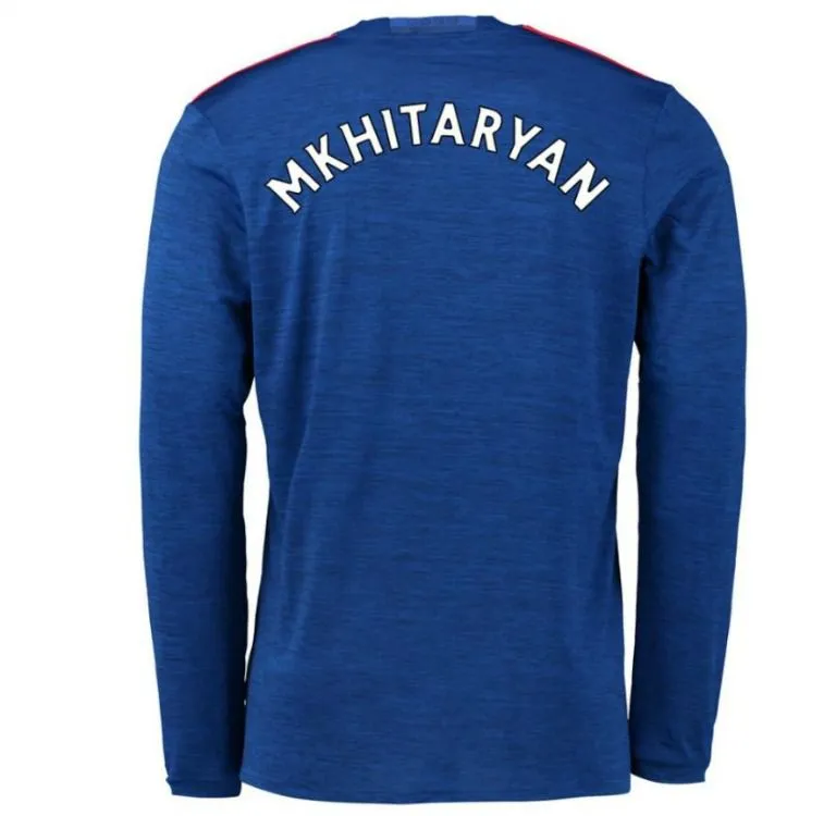 Playera del ManUnited con el nombre de Mkhitaryan