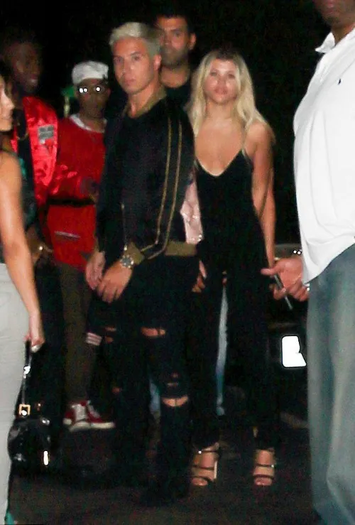 ESPECIAL Nasri y Sofia salen del establecimiento juntos