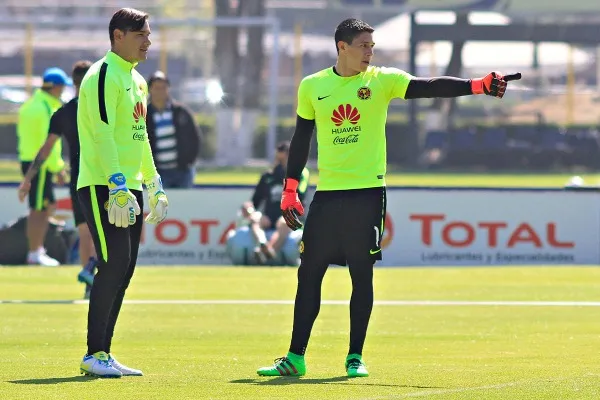 Muñoz y González durante una práctica de las Águilas