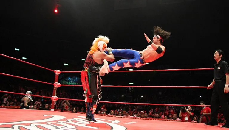 RICARDO FLORES Johnny, durante una contienda en el Mundial de Lucha Libre