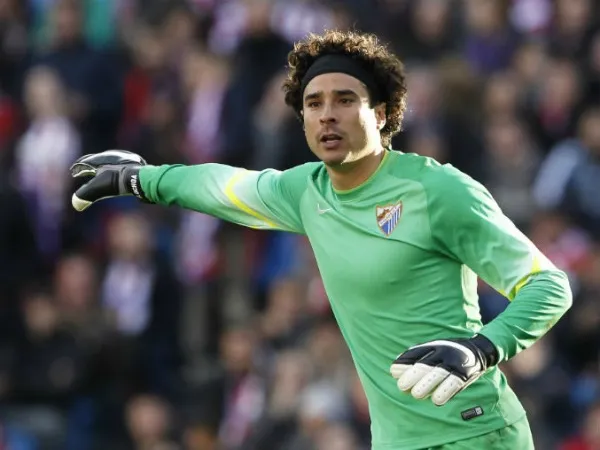 EFE Ochoa da indicaciones a su defensa