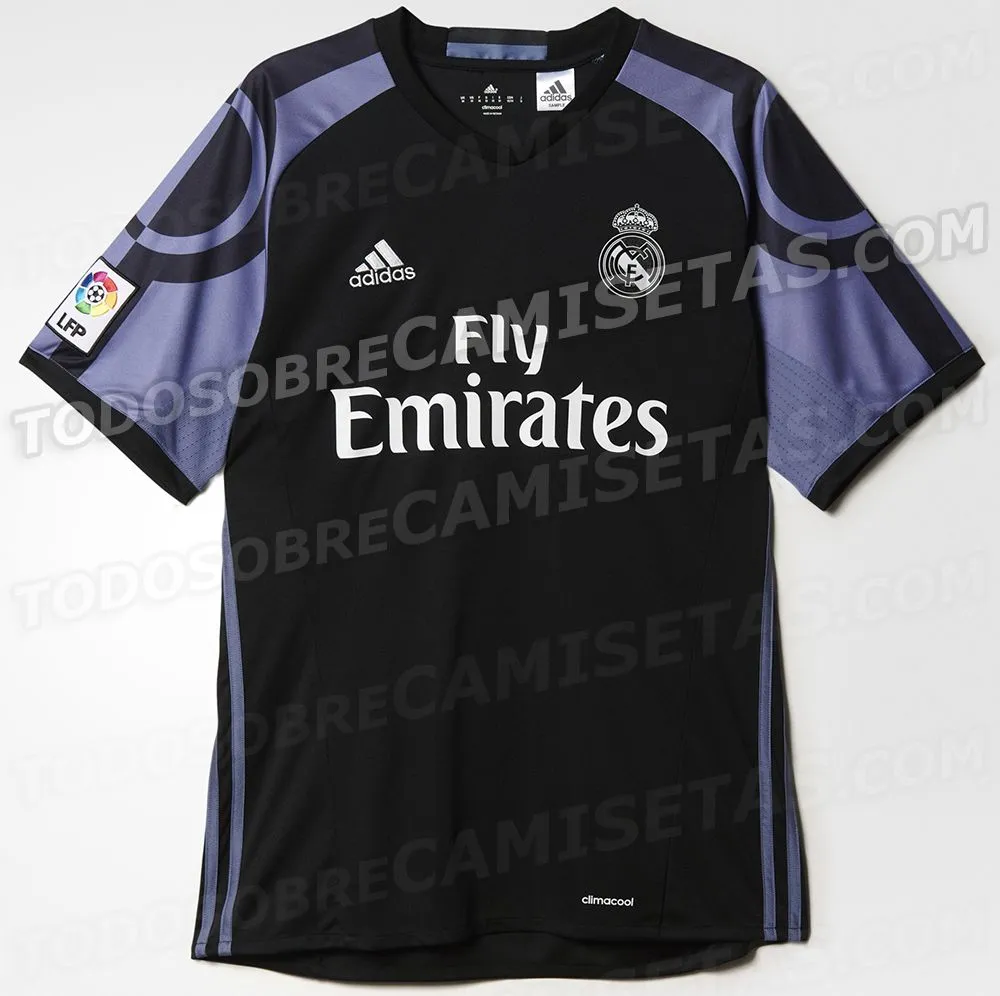 La vista frontal de la camiseta merengue