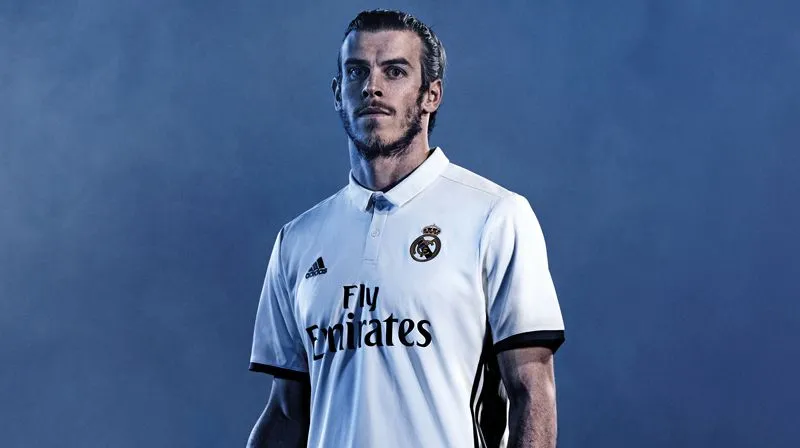 ADIDAS Gareth Bale presume la equipación de local
