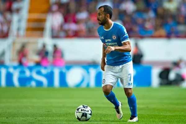 IMAGO7 Víctor Vázquez disputa la J1 en el Estadio Victoria