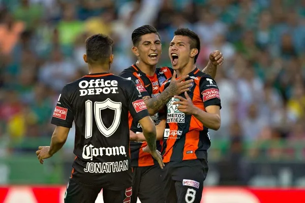 El Chucky celebra un gol con Pachuca