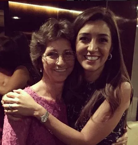 Fabiana Flosi junto a su madre