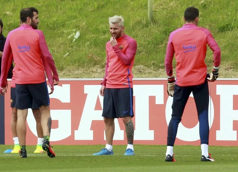 Messi entrena con Barcelona