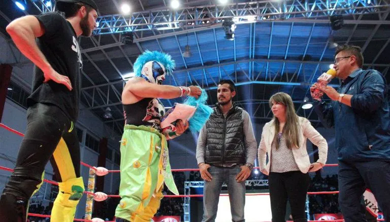 Psycho Clown ayuda a una propuesta de matrimonio