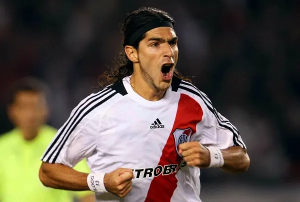 MEXSPORT Abreu festejando un gol con River Plate