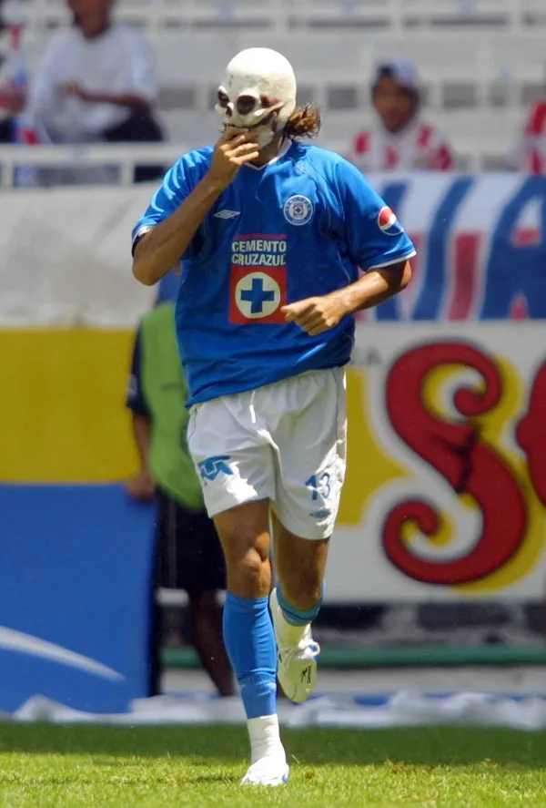 MEXSPORT El Loco Abreu celebra una anotación con Cruz Azul