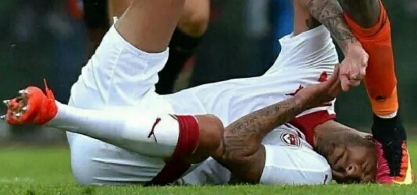 ESPECIAL Ménez sufre la falta