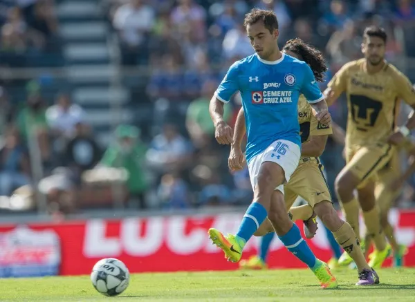 Adrián Aldrete en el partido entre Cruz Azul y Pumas