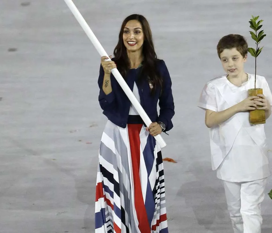 Maksimovic, con su lábaro patrio