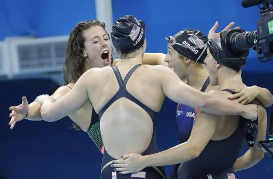 Equipos de Estados Unidos festeja su triunfo