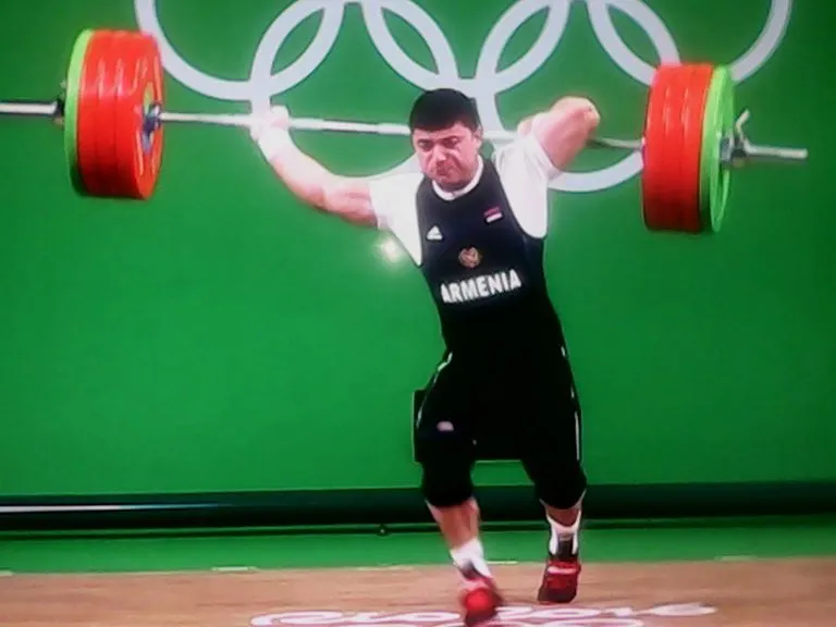 El armenio Andranik Karapetyan, en el momento de su lesión