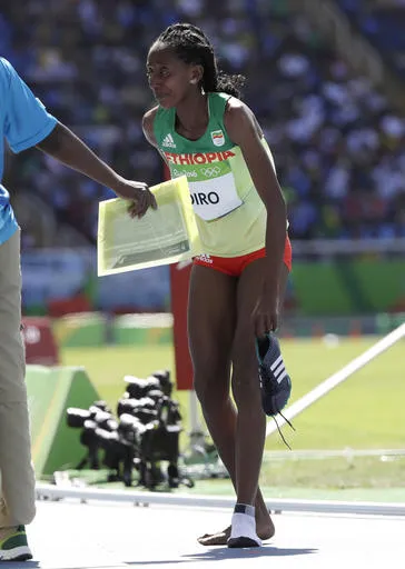 Atleta etiope llegando al final de los 3 mil metros