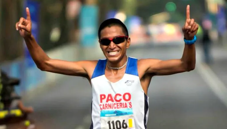 CÉSAR VICUÑA Ricardo de Jesús Núnez cruza la meta del Split 30k