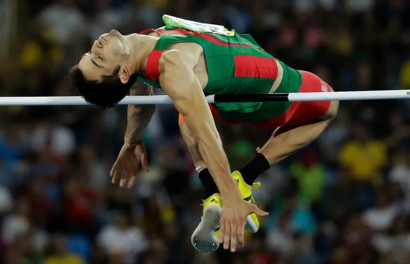 AP Rivera realiza uno de sus saltos durante la competencia