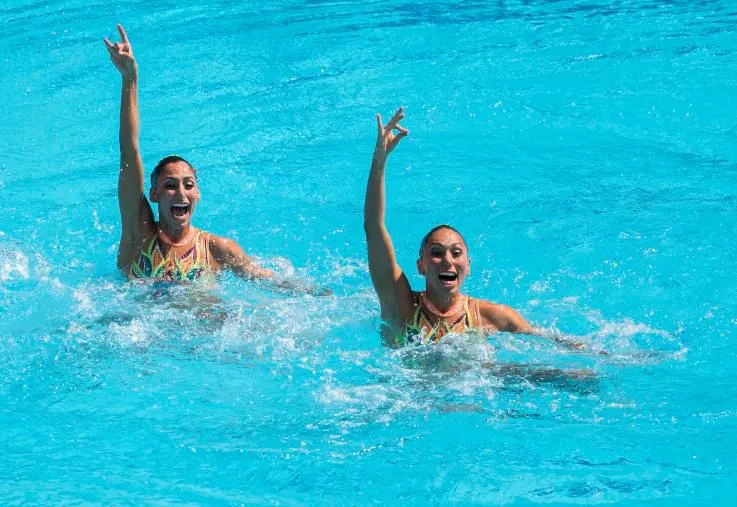 Nuria Diosdado y Karem Achach realizando su rutina