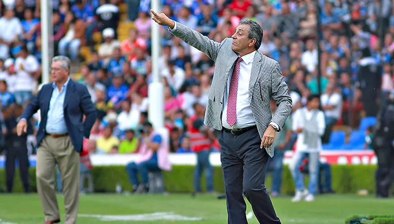 MEXSPORT Tomás Boy da indicaciones en partido de Cruz Azul