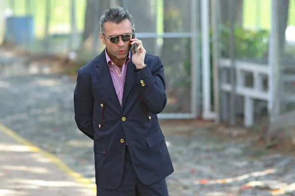 IMAGO7 Higuera hablando por teléfono en las instalaciones de Verde Valle