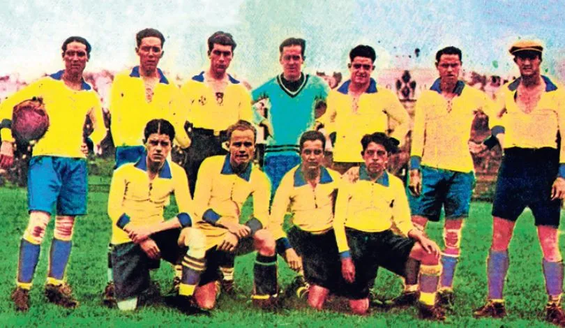 RÉCORD Jugadores del América posan en 'El Paradero', donde se jugó el primer Clásico